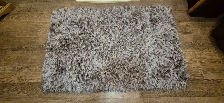 image for Large Deep Pile Rug In Very Good Condition
