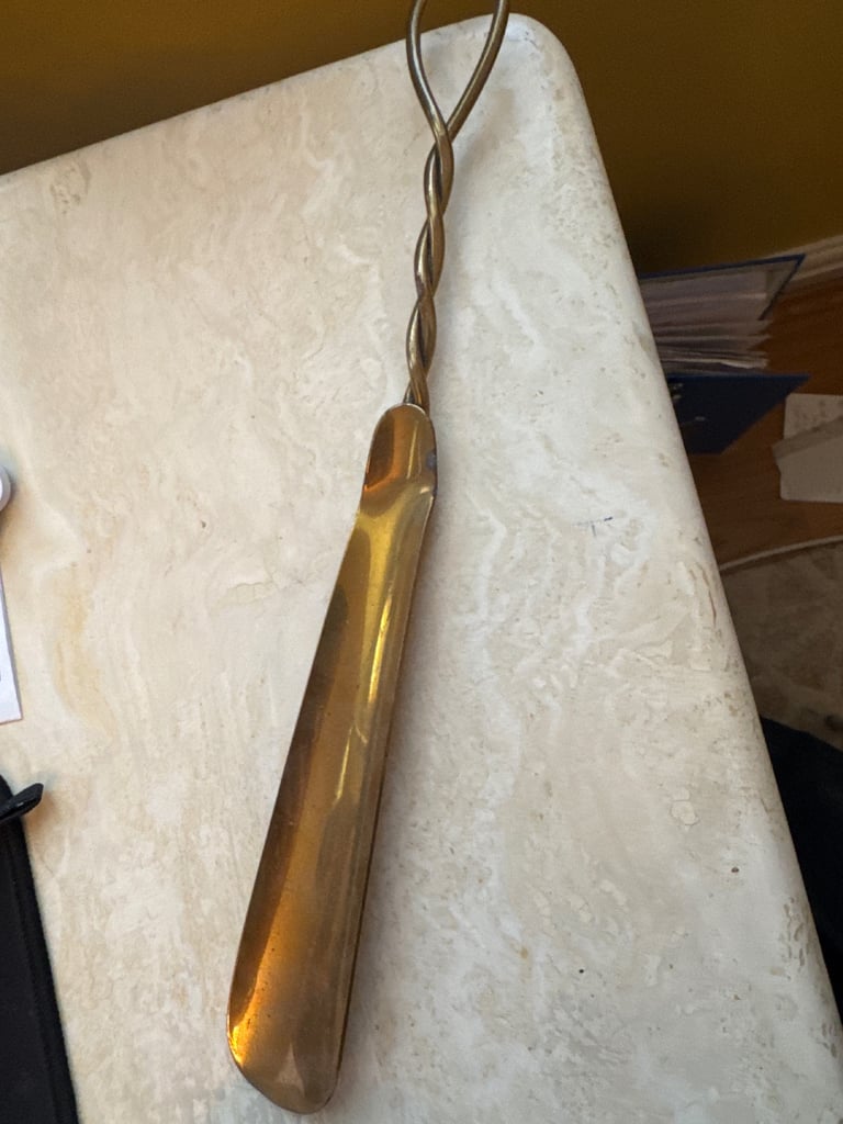 Brass shoe horn