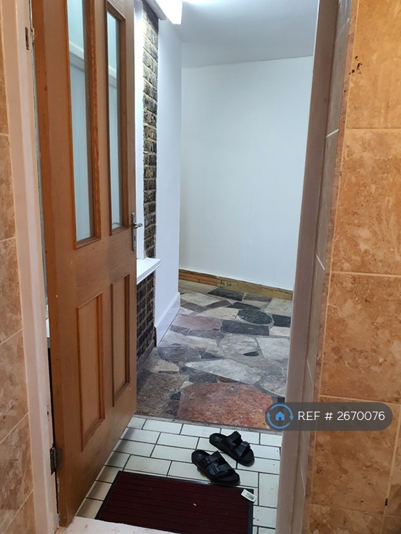 3 bedroom house in Goodall Road, London, E11 (3 bed) (#2670076)