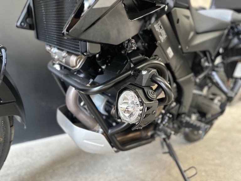 STUNNING ONE OWNER 2023/23 SUZUKI V-STROM 1050 DE MOTORCYLE 