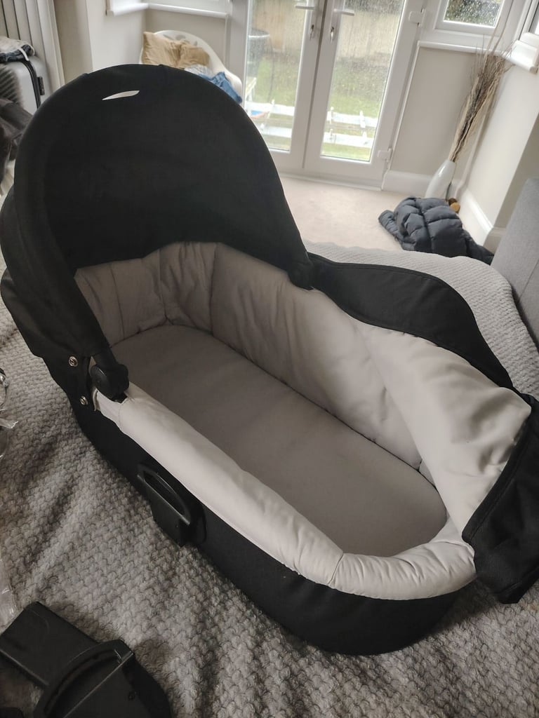 Free mamas and papas Zoom carry cot 