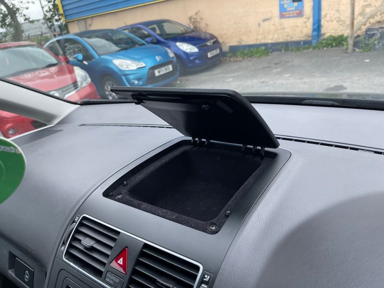 2011 Volkswagen Touran 1.6 TDI 105 SE 5dr DSG MPV Diesel Automatic