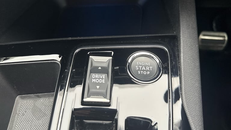 2024 Peugeot 3008 1.6 13.2kWh Allure Premium + SUV 5dr Petrol Plug-in Hybrid e-EAT Euro 6 (s/ SUV...