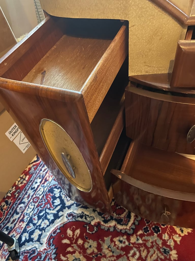 Dresser With Large Mirror 