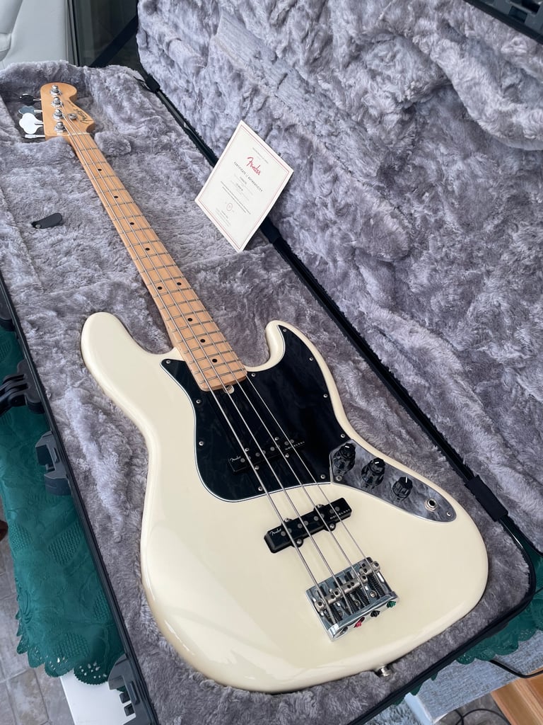 Trades Fender American Professional Jazz Bass usa electric guitar