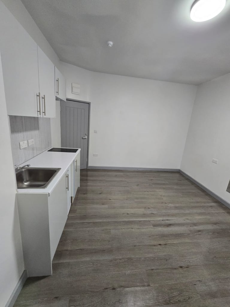 1 bedroom flat in 8A chapel rd Ilford London IG1 2AG