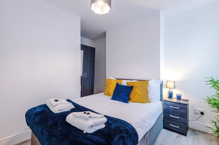 Short/Mid Stays, Contractors, Large House in Anfield