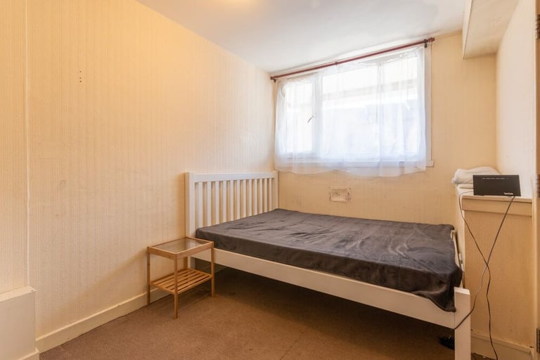  Fantastic, 3 bedroom, HMO flat over two levels, near the Pleasance – available NOW