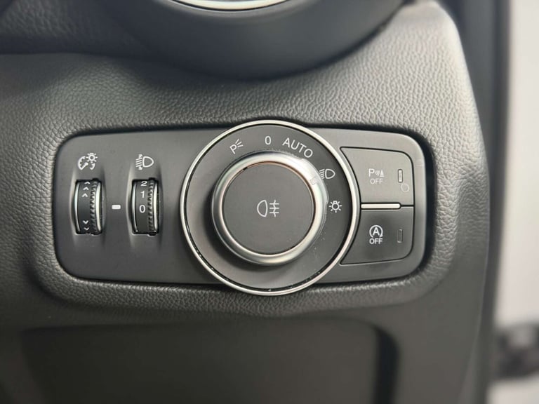 2017 Alfa Romeo Giulia 2.2 JTDM-2 180 Speciale 4dr Auto SALOON DIESEL Automatic