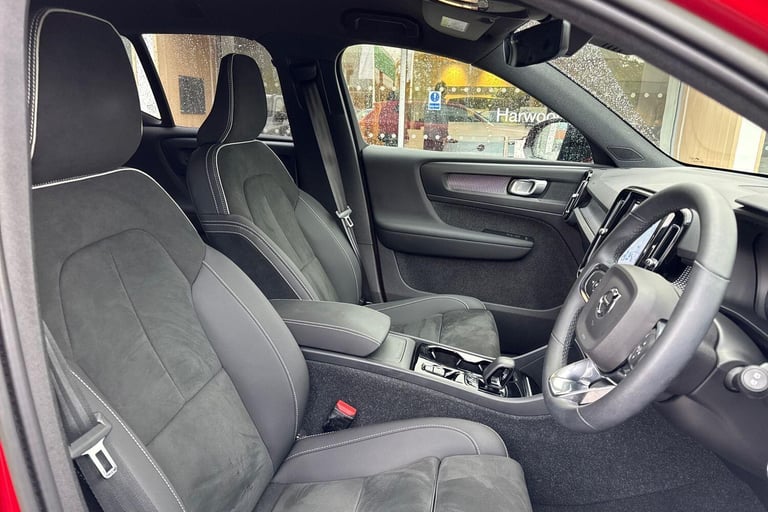 2022 Volvo XC40 2.0 B4 MHEV Plus SUV 5dr Petrol Hybrid DCT Auto AWD Euro 6 (s/s) (197 ps) ESTATE ...