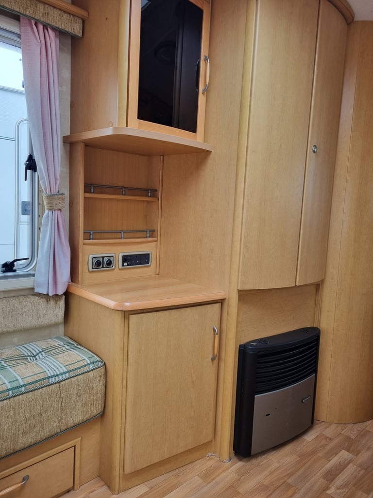 Abbey safari fixed bed excellent condition 