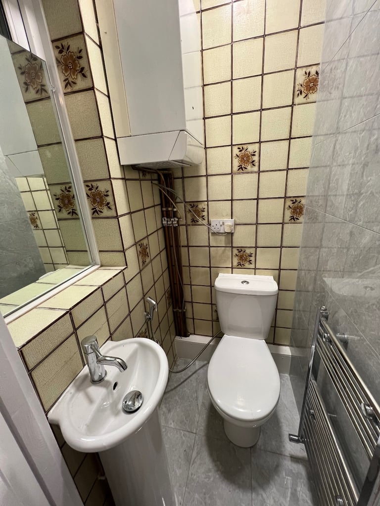 1 A double room - An Excellent Large Bright Double bedroom - 3mins to the train station for £150p/w
