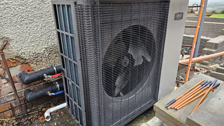 HARDLY USED 10KW Ideal Logic Air Monobloc air source heat pump & Water Cylinder