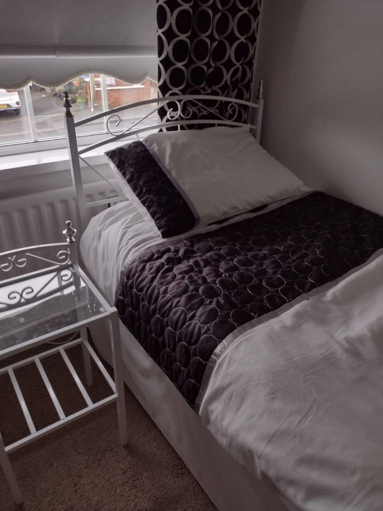 *FREE* Small Single bed with mattress 
