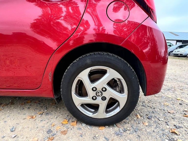 2016 Toyota Yaris 1.5 VVT-h Icon E-CVT Euro 6 5dr HATCHBACK Petrol/Electric Hybrid Automatic