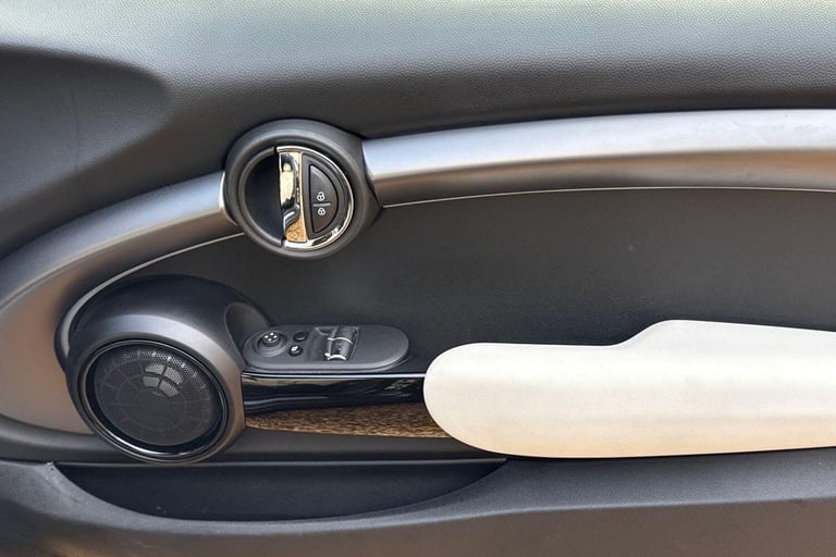 2022 MINI Hatch 1.5 Cooper Exclusive Hatchback 3dr Petrol Steptronic Euro 6 (s/s) (136 ps) HATCHB...