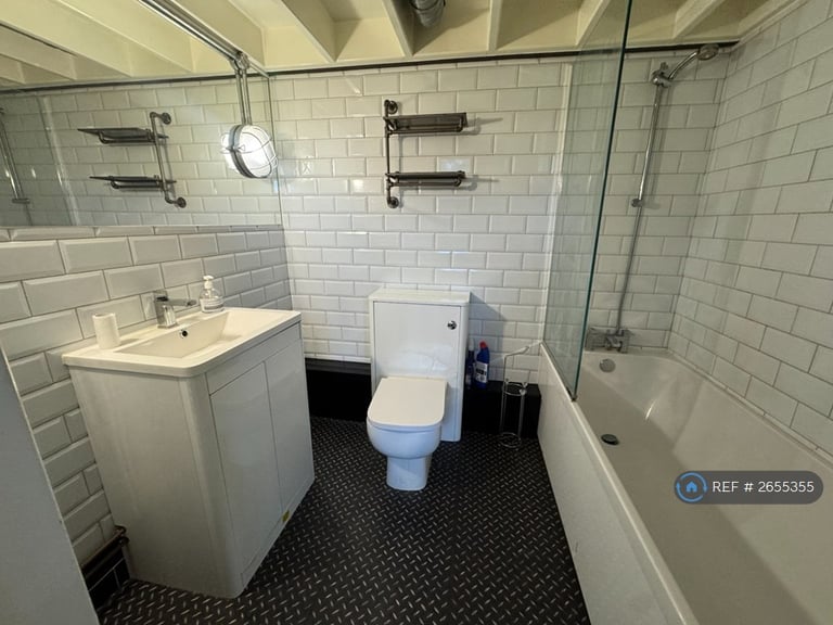 1 bedroom flat in Welch House, Hyde Park, Doncaster, DN4 (1 bed) (#2655355)