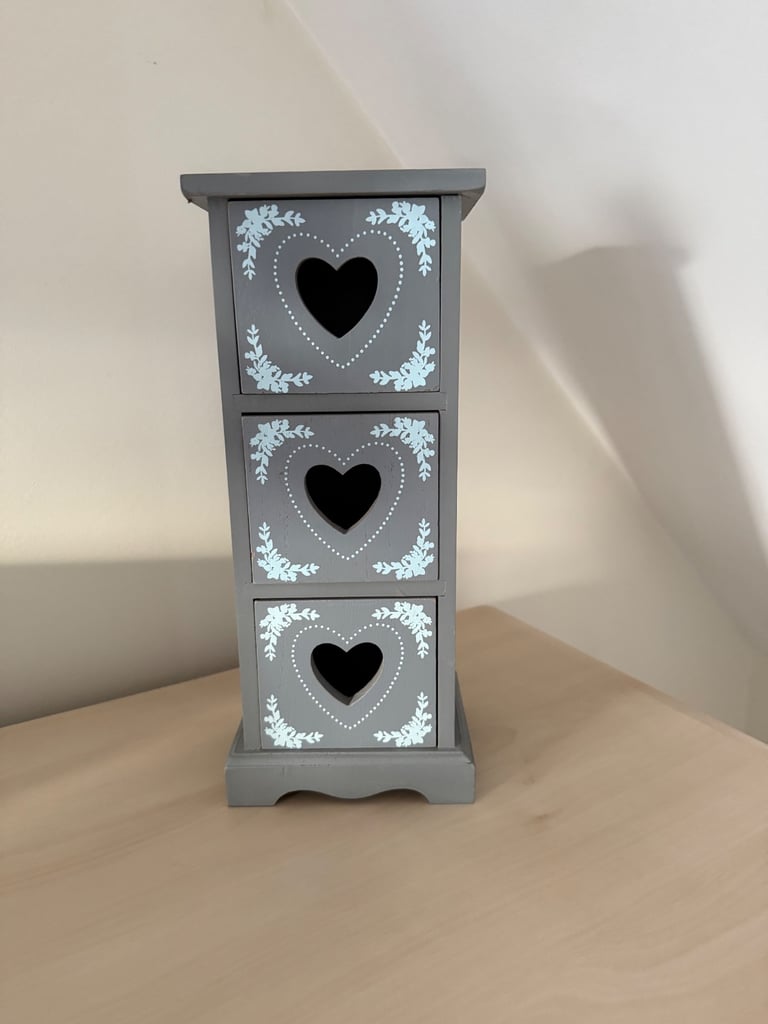 Gorgeous table top drawer set for jewellery or just bit and bobs