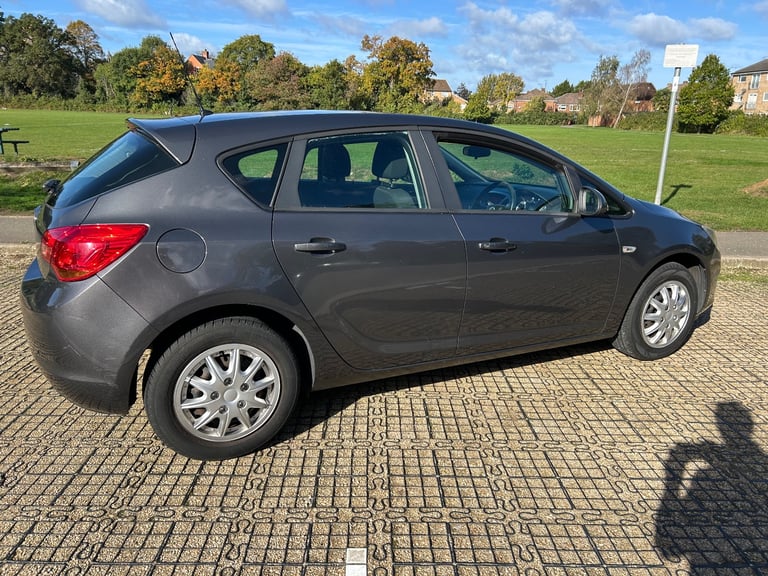 Vauxhall, ASTRA, Hatchback, 2012, Manual, 1398 (cc),5 doors - Image 4