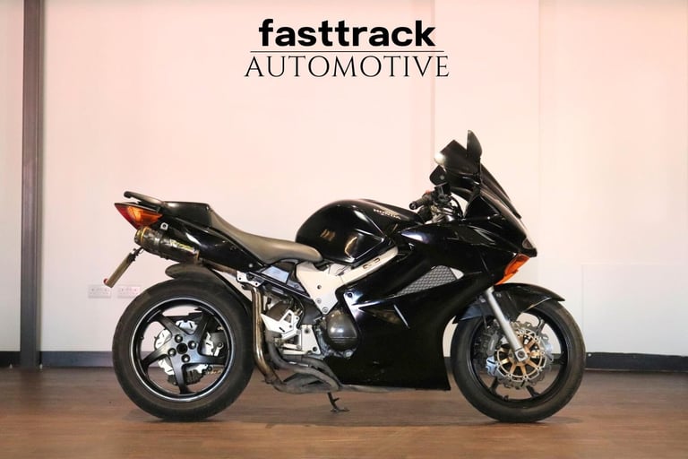 Honda VFR 800 - 2002 - TWO BROTHER EXHAUSTS - WARRANTY - 12 MONTHS MOT - SERVICE