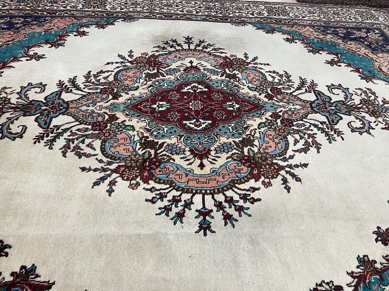 Persian handmade wool rug 300x415cm