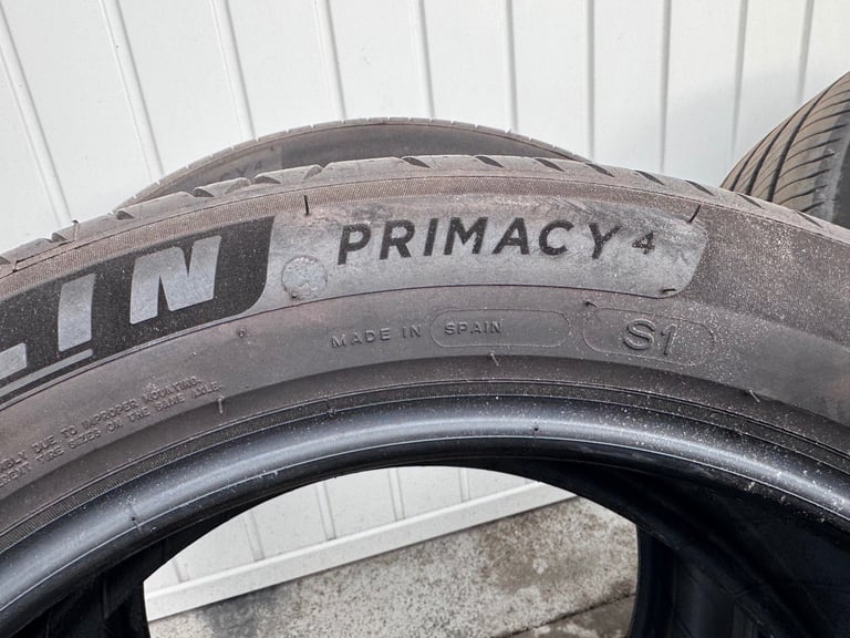 Michelin Primacy 4s Tyres 235/50R19