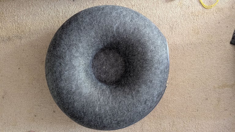 Cat doughnut and heated mat