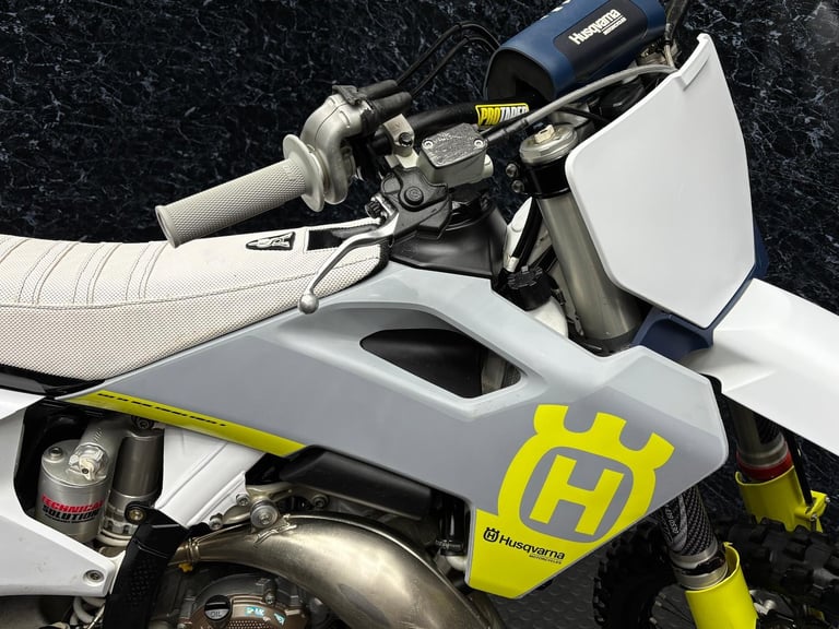 Husqvarna TC 125 2023 (MX / MOTOCROSS / ENDURO ) @ AJ TRADING