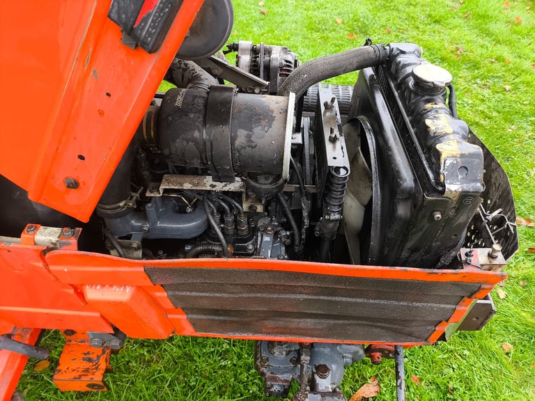 Kubota B1750 mini tractor 
