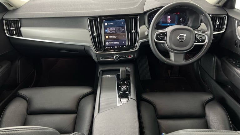2021 Volvo V90 Momentum, B4 mild hybrid Estate Petrol Automatic