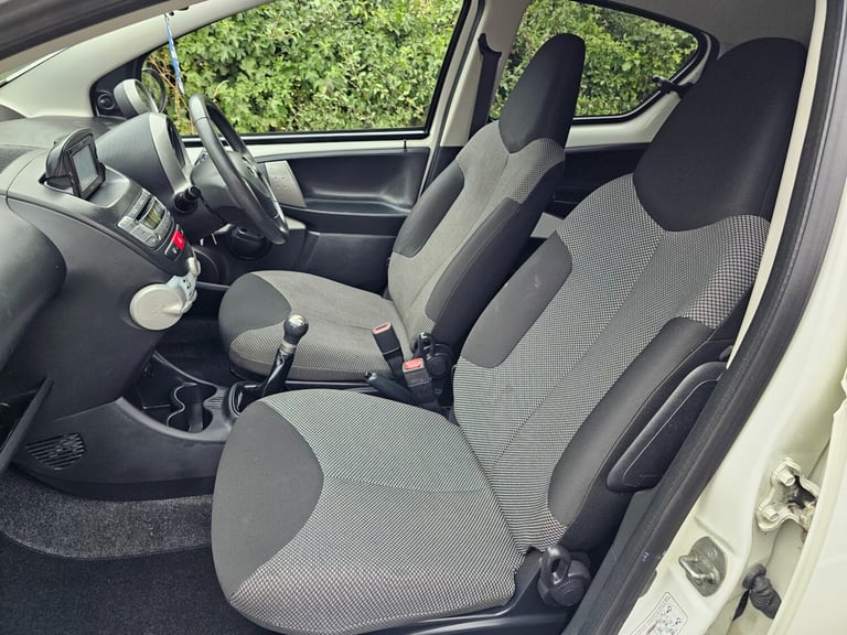 2014 Toyota AYGO 1.0 VVT-i Move with Style 5dr HATCHBACK Petrol Manual