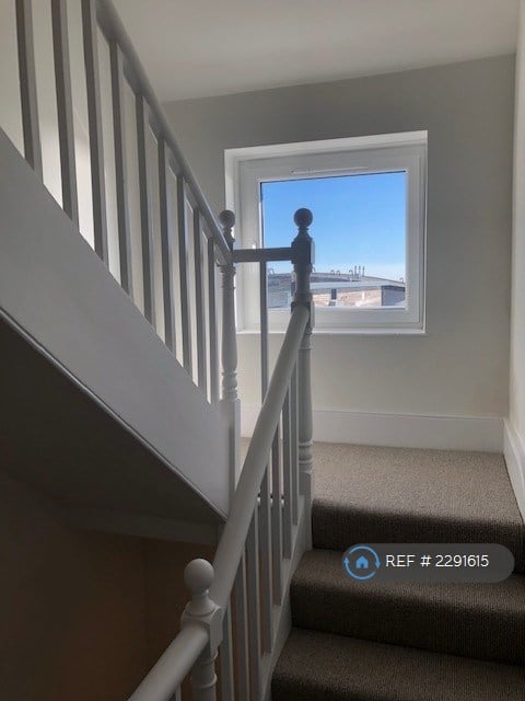 2 bedroom flat in Sandgate High Street, Sandgate, Folkestone, CT20 (2 bed) (#2291615)