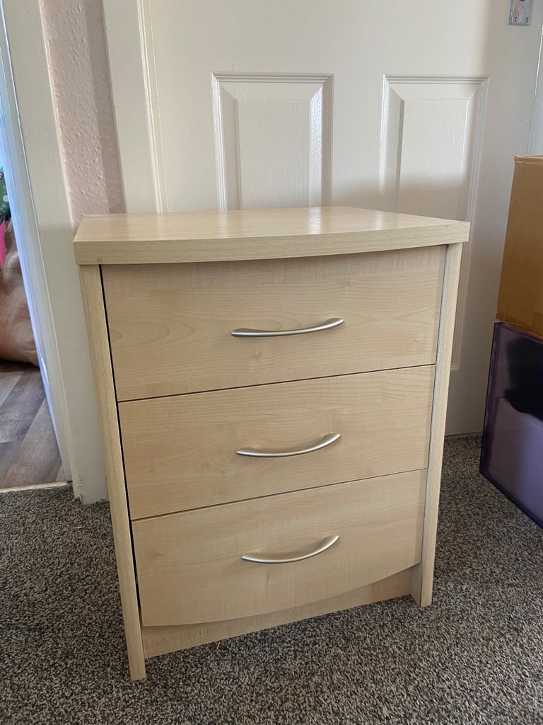 image for 2 beside table cabinets 