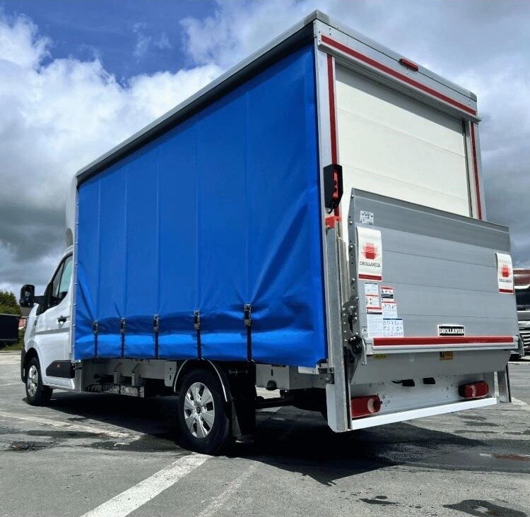  Renault Master LL35dCi 150 Advance Chassis Cab Curtainsider Chassis Cab  Diesel Manual
