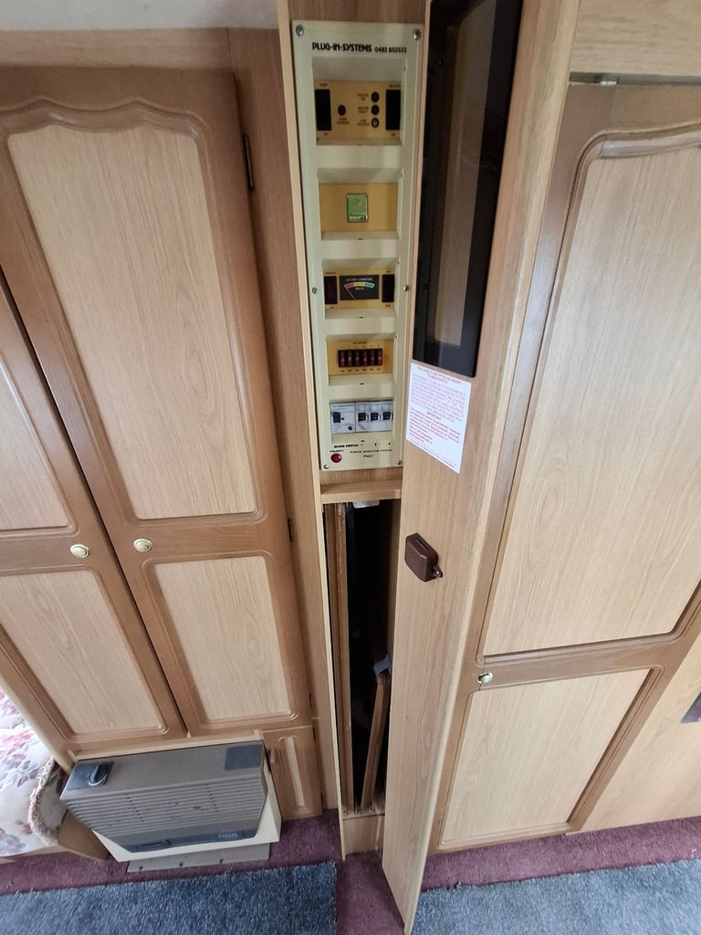SELL 2000 Swift Challenger 490 SE LUX 5 berth