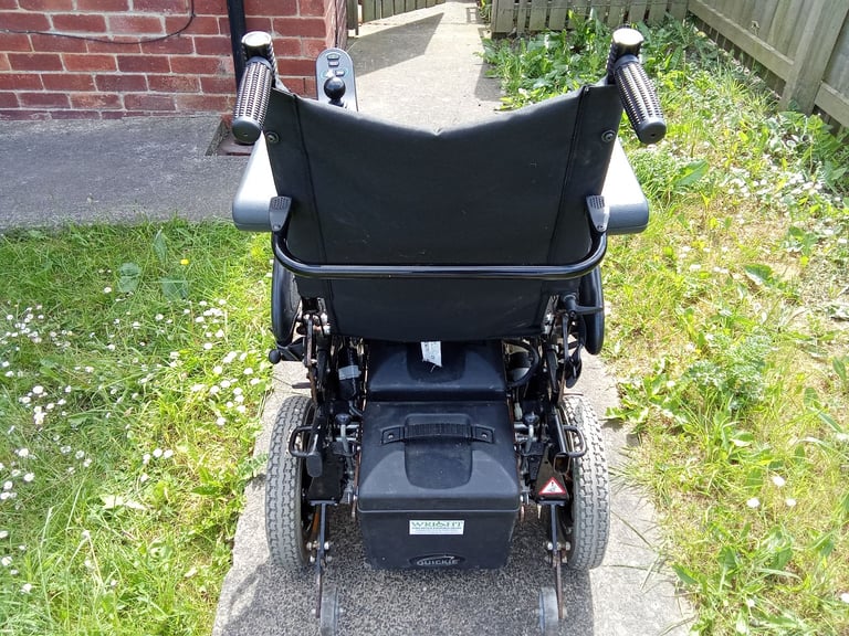 Electric wheelchair 