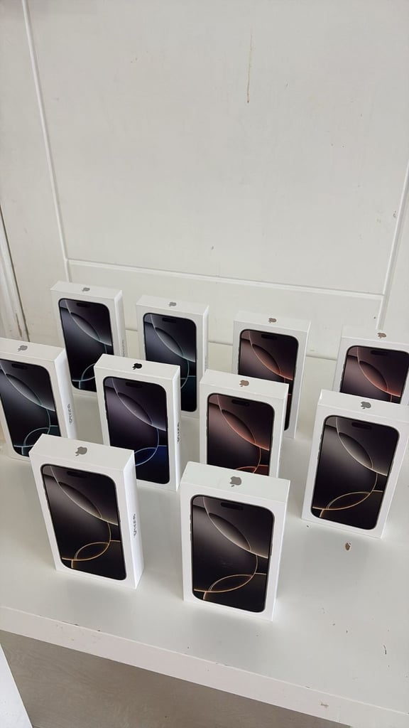 Iphone 16 pro 128gb £650 256gb like new £700 unlocked with Apple warranty