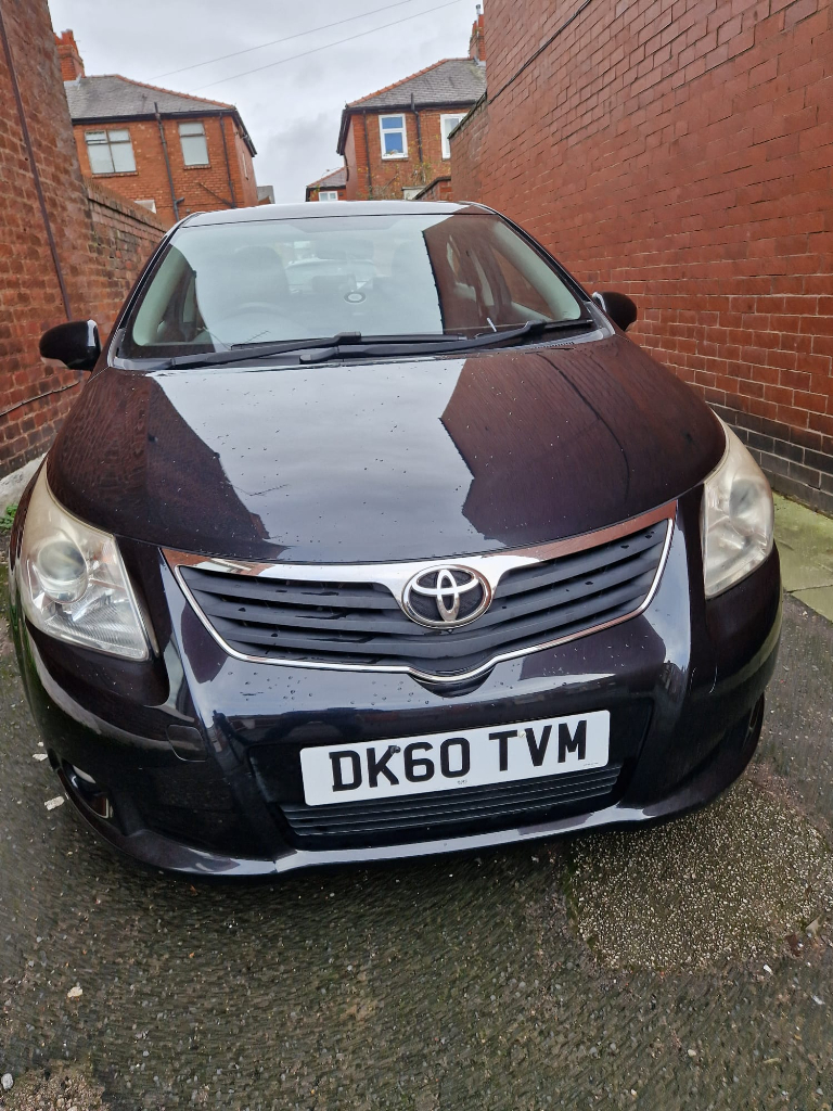2010 Saloon Manual Diesel 2.0LBlack