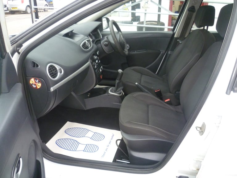 2012 Renault Clio 1.5 dCi 88 Expression 5dr HATCHBACK Diesel Manual
