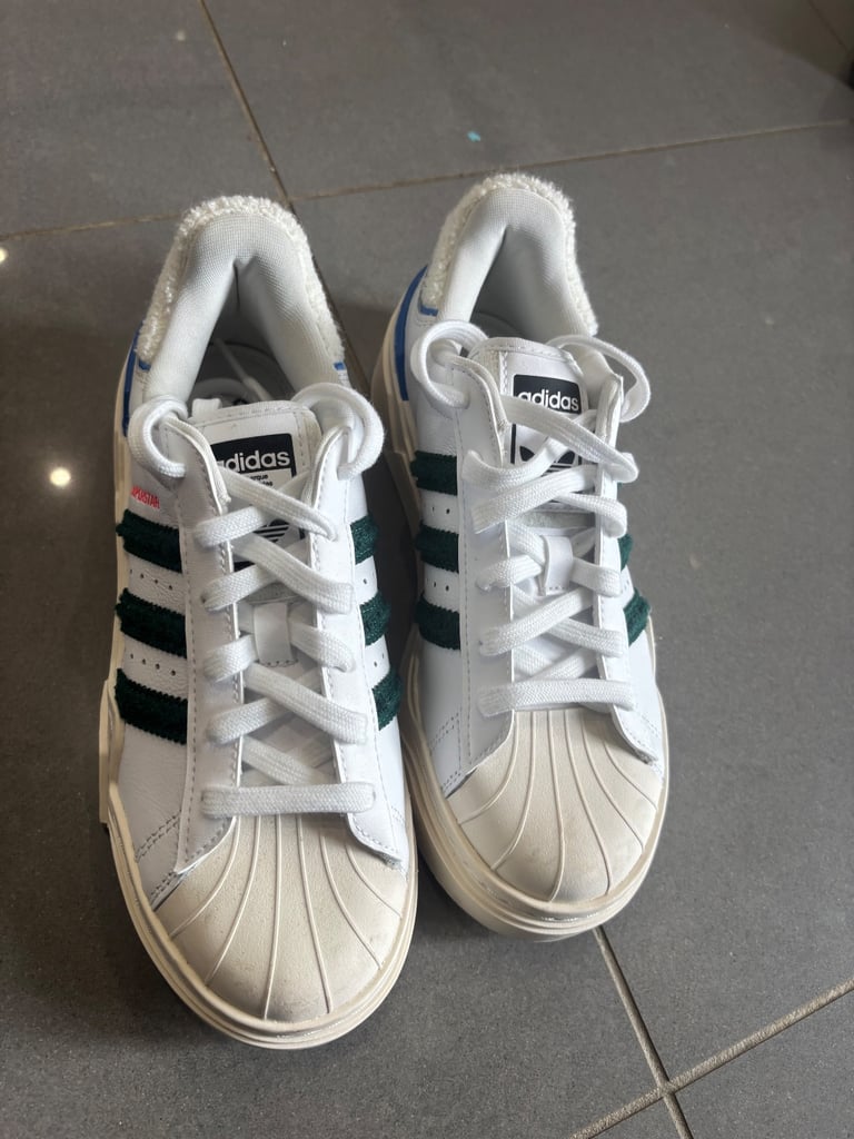 Adidas superstar size 4 