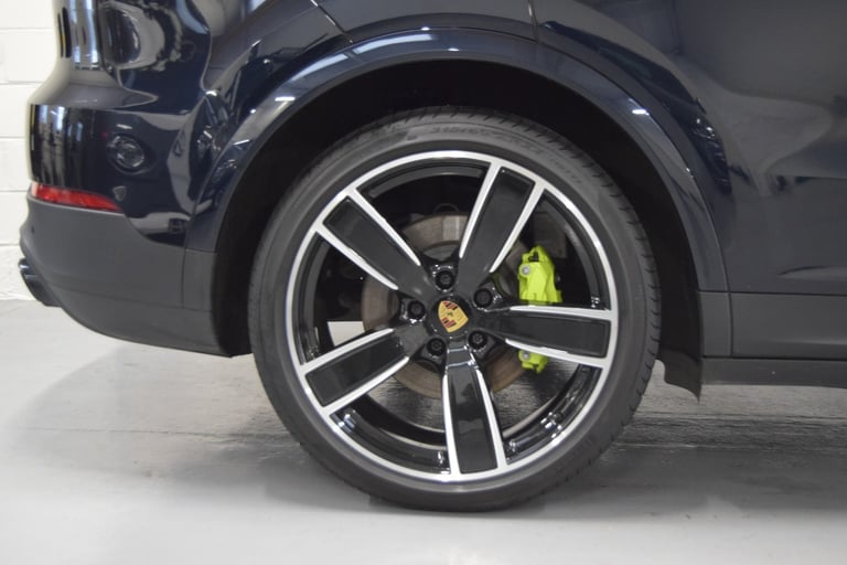 PORSCHE CAYENNE 3.0 V6 E-Hybrid 17.9kWh Platinum Edition 2022