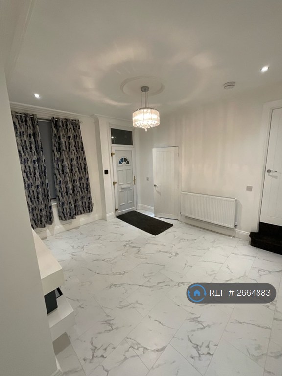 2 bedroom house in Garnet Terrace, Leeds, LS11 (2 bed) (#2664883)