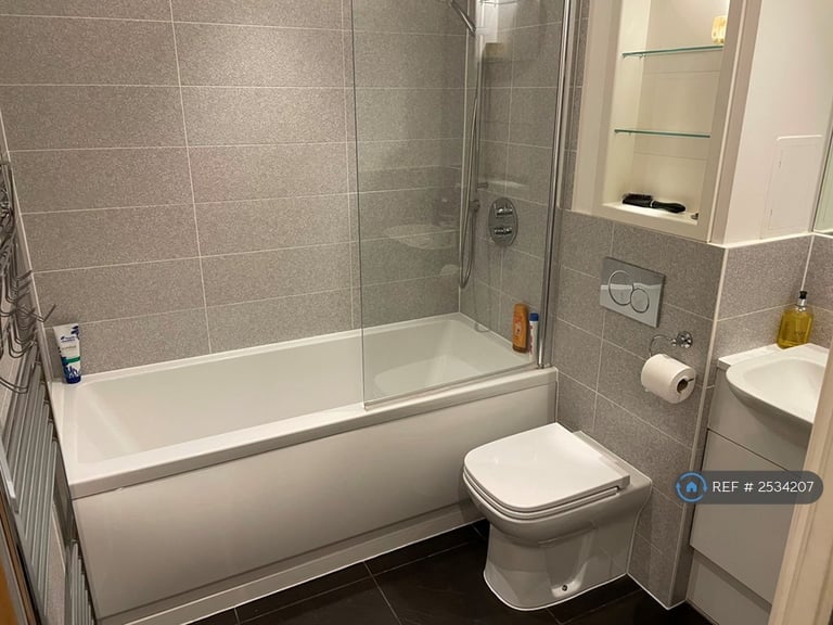 2 bedroom flat in Priory Court, Romford, RM7 (2 bed) (#2534207)