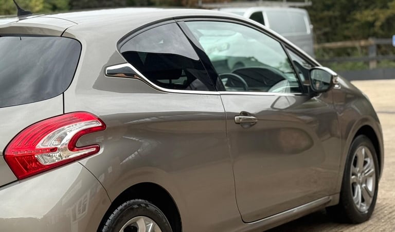 2015 Peugeot 208 1.2 VTi PureTech Allure Euro 5 3dr Petrol