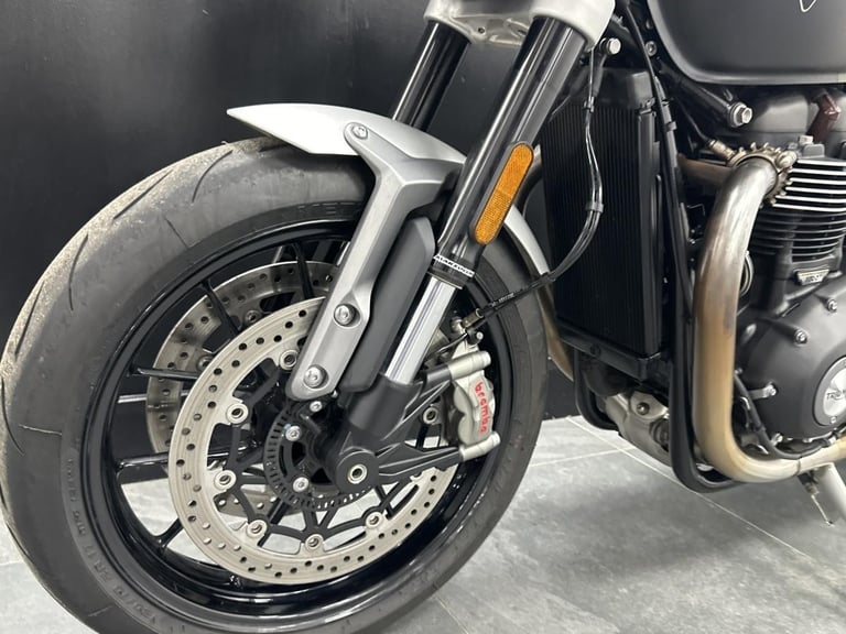 TRIUMPH SPEED TWIN 1200