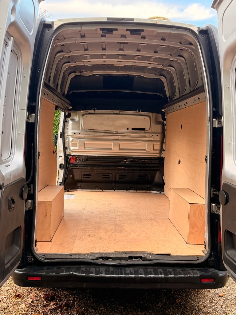 High top VIVARO ideal camper project /race van