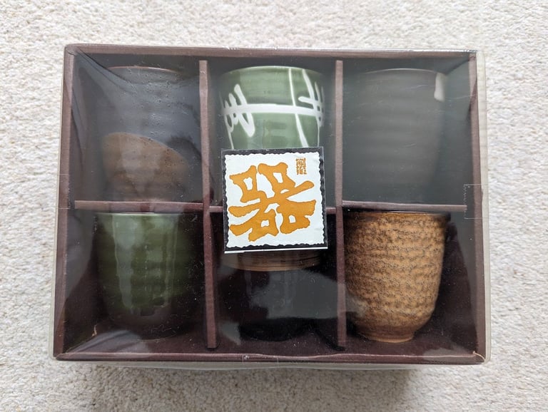 Chinese Style Tea Cup set of 6 without handle in a new condition in box