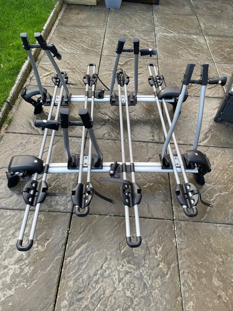 Jaguar EPace roof crossbar with 4 Thule bike rack 