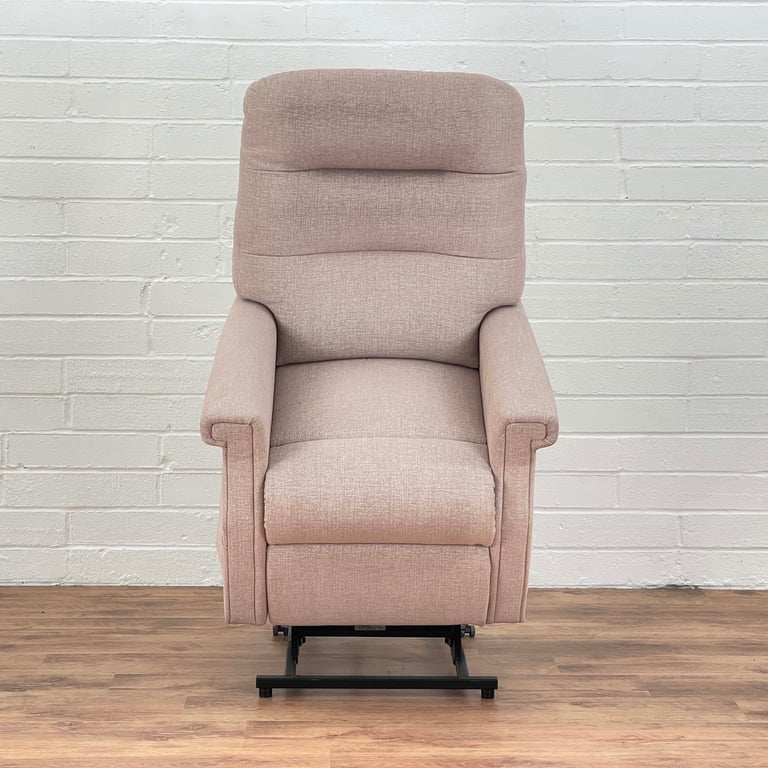 Celebrity Sandhurst Riser Recliner Chair – Large / Grande  