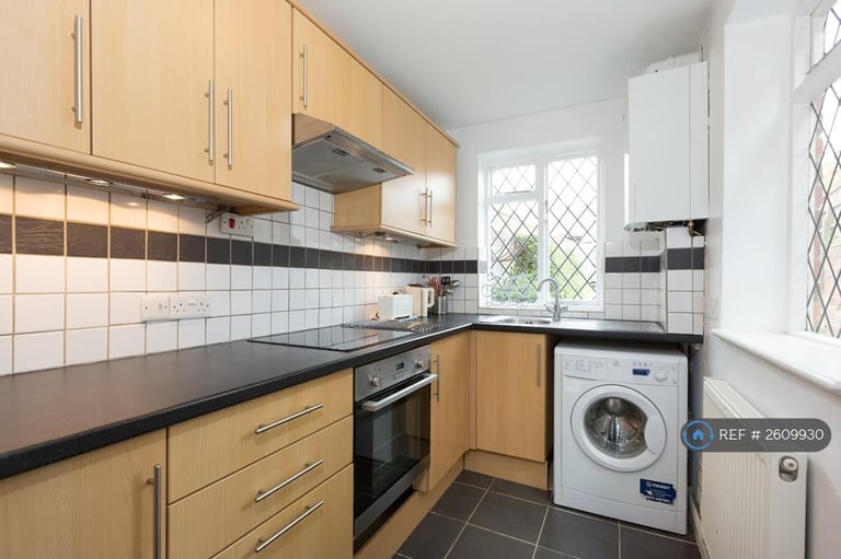 3 bedroom house in Reading Road, Henley-On-Thames, RG9 (3 bed) (#2609930)